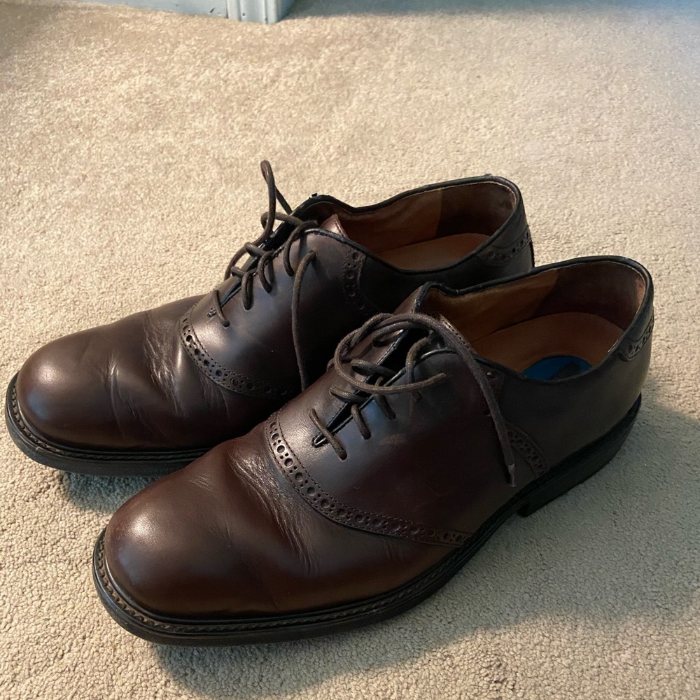A very classic Florsheim brown dress 
/casual shoe size 13. Non smoking home
